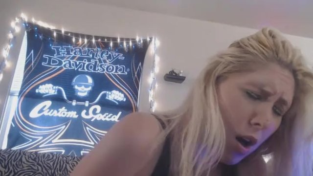 Hot Blonde Babe Dildoing Pussy on Cam